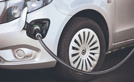 Venta de autos híbridos y eléctricos crece 67%