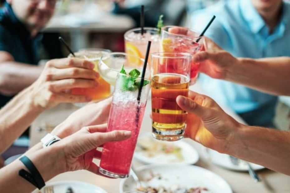 ¿Cómo detectar y evitar que tu bebida sea adulterada? 