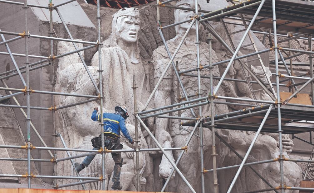 Desde 2023 EL UNIVERSAL dio cuenta que el monumento estaba totalmente grafiteado y era habitado por personas en situación de calle. Fotos: de Valente Rosas. El Universal