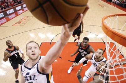 El Jazz impone su ritmo de visitante