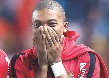 Hoy va a examen médico en París