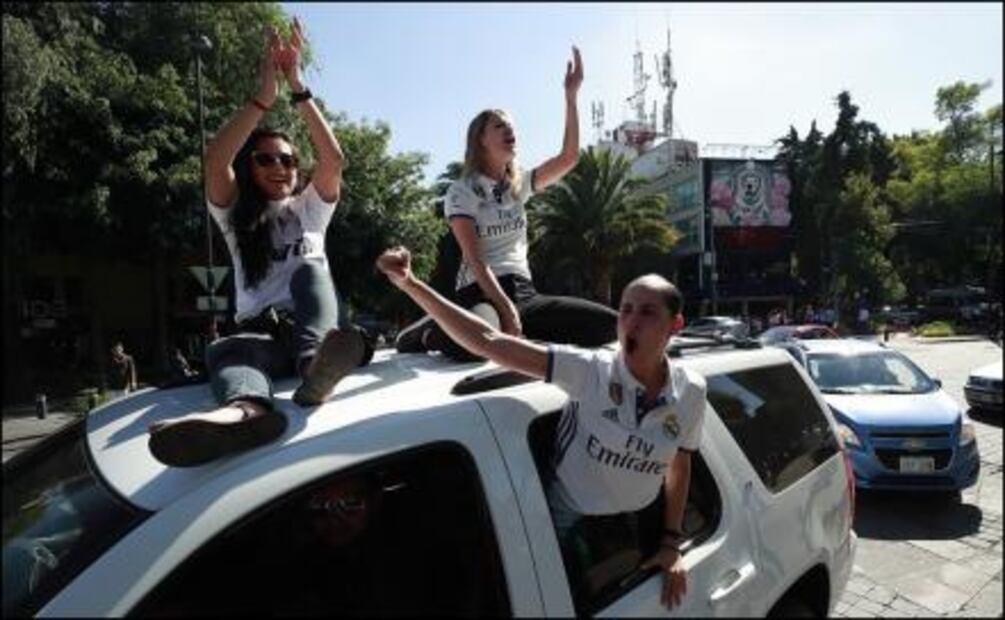 Aficionados celebran en México el título del Real Madrid