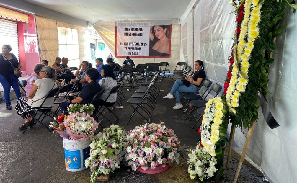 Familiares y amigos de Ivón Maricela Rosendo velan el cuerpo de la joven en la alcaldía Coyoacán (03/04/2025). Foto:  Juan Carlos Williams / EL UNIVERSAL
