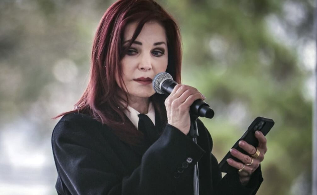Priscilla Presley recibió miles de dólares de la empresa de Elvis a "escondidas" de su difunta hija