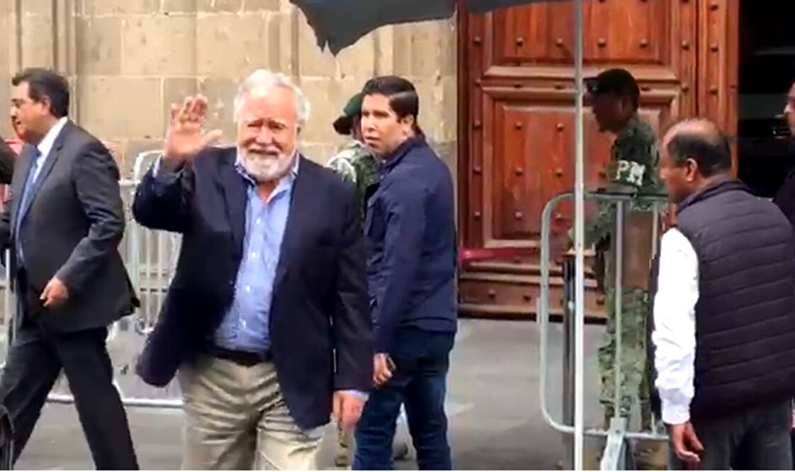 Alejandro Encinas se reunió con el presidente Andrés Manuel López Obrador en Palacio Nacional y con gobernadores de Morena y partidos afines para revisar el avance de programas sociales.