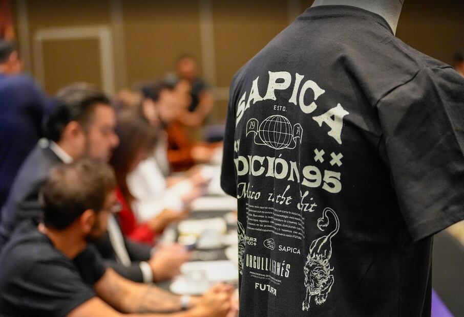 Playera oficial de Sapica 95 diseñada por Anuar Layón. Foto: Cortesía Sapica