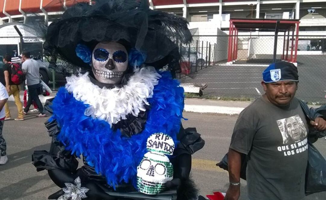 La 'Catrina' aparece en el Gallos-Santos