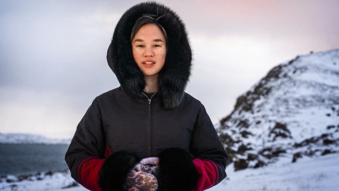 Joven parlamentaria esquimal llama "genocidio" a lo que hizo Canadá con los niños indígenas