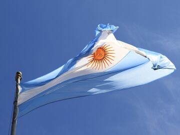¿Copiando a Trump? Argentina autorizará a universidades y hospitales cobrar aranceles a extranjeros; alista reforma migratoria