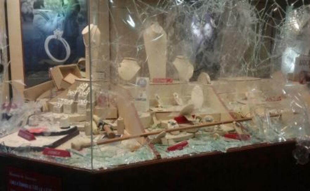 Atracan joyería en Pabellón Cuauhtémoc