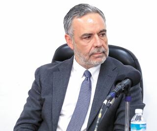 Alistan cambio de presidente