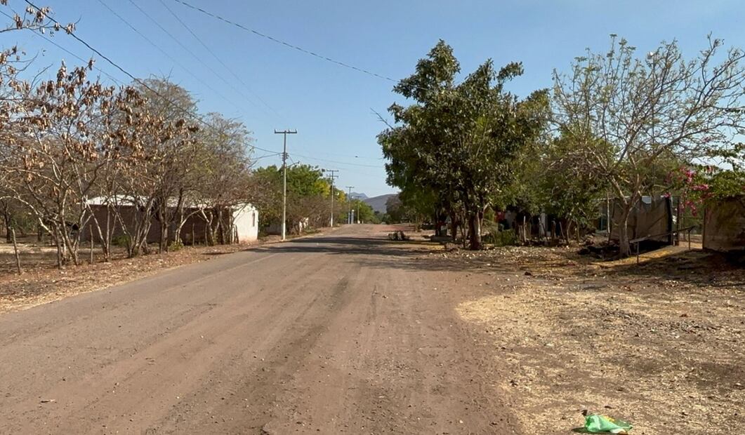 Habitantes de las comunidades de El Guayabo y El Alcalde en Apatzingán, Michoacán, huyeron del lugar debido a la violencia. Foto: Carlos Arrieta/EL UNIVERSAL