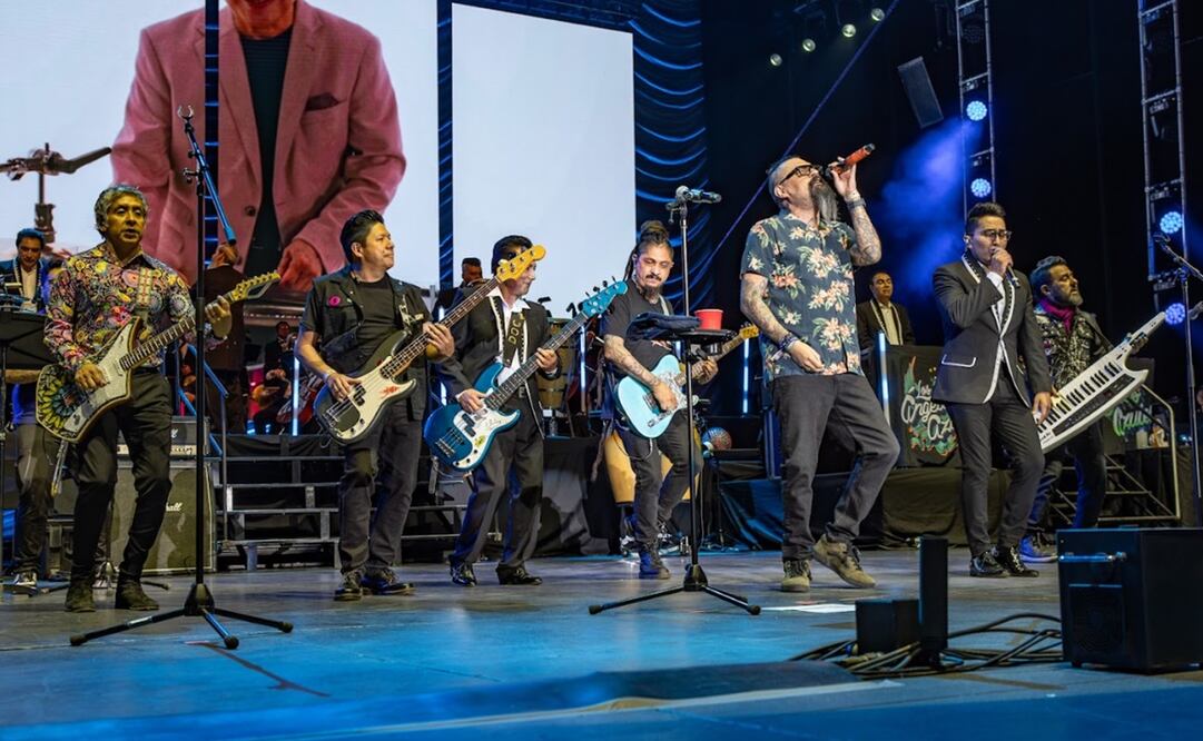 Los Ángeles Azules invita a Dr Shenka al escenario del Auditorio Nacional. Foto: OCESA