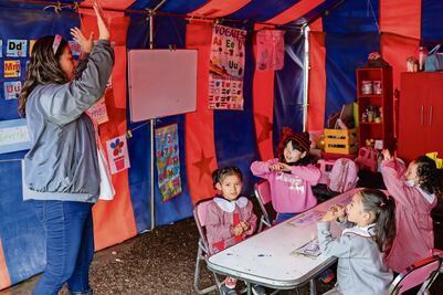 Llevan educación a niños en circos en el Edomex