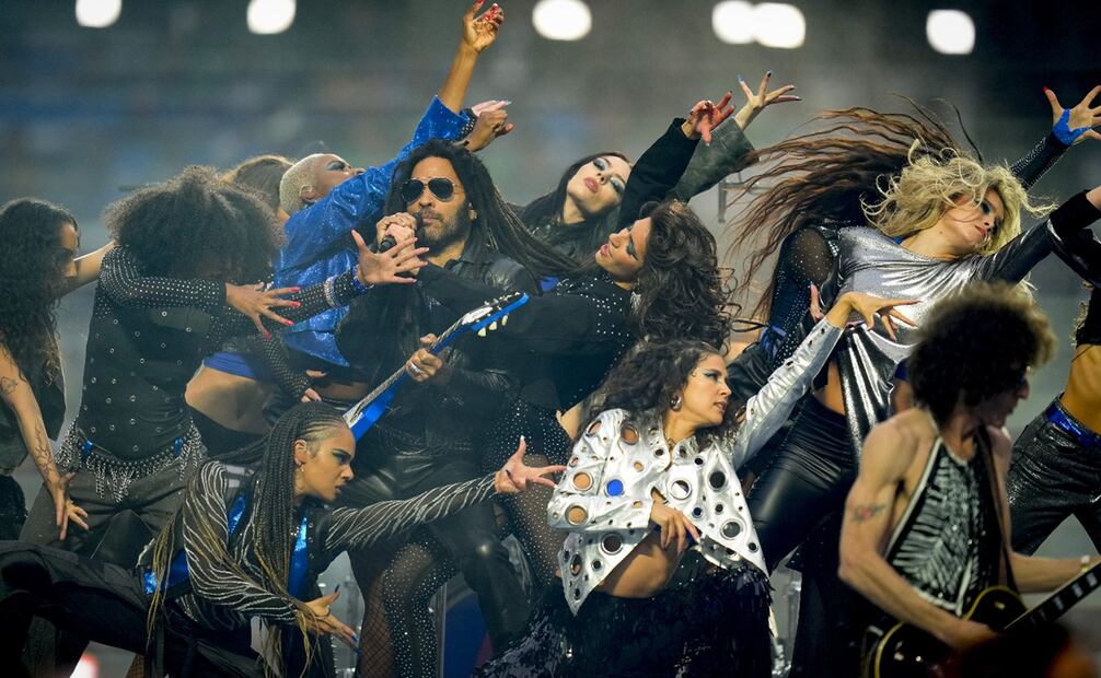 Lenny Kravitz actúa antes del partido final de la Liga de Campeones entre el Borussia Dortmund y el Real Madrid en el estadio de Wembley en Londres, el sábado 1 de junio de 2024. Foto: AP Photo/Kirsty Wigglesworth.