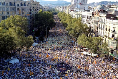 Cientos de miles marchan por independencia en Día de Cataluña