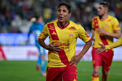 Raúl Ruidíaz le da el triunfo a Monarcas