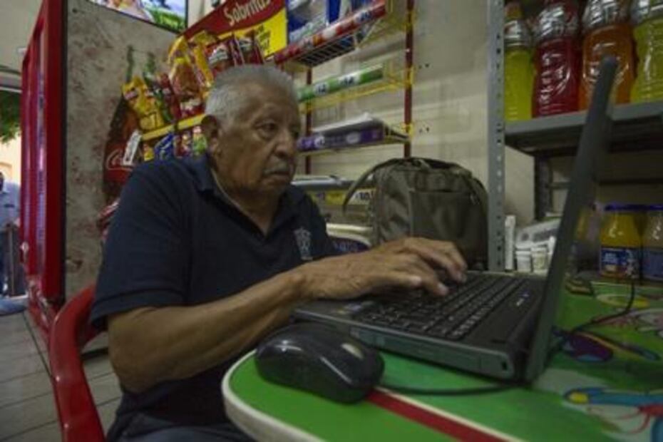 Tras cirugía de corazón, abuelito decidió volver a estudiar