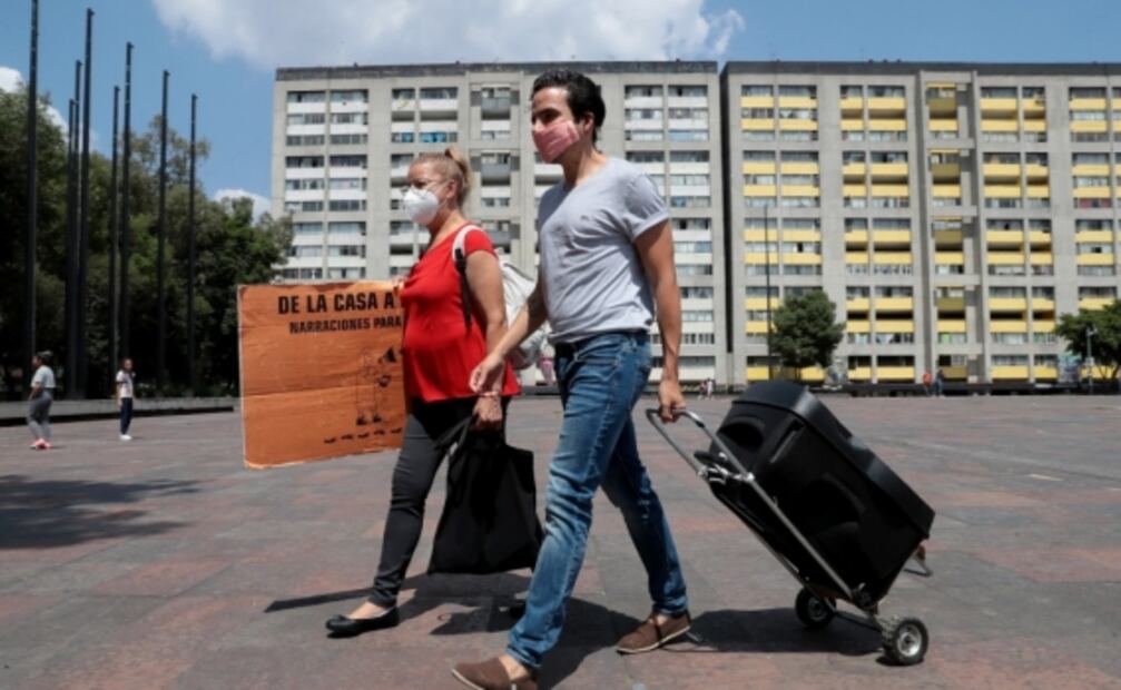 Storyteller sparks kids’ imagination in Mexico City during the COVID-19 lockdown