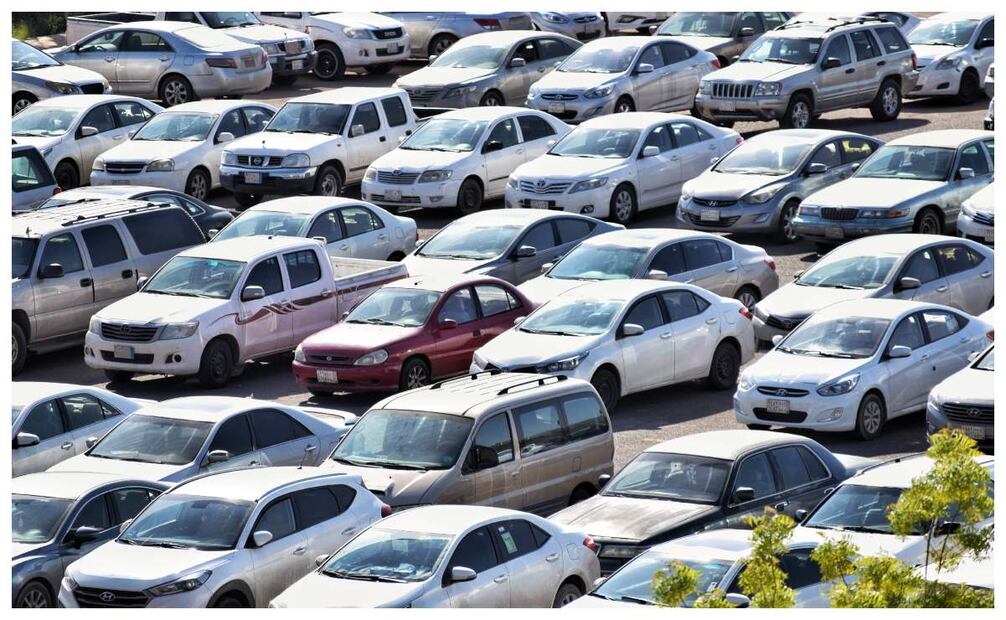 Lote de autos usados. Foto: Unsplash