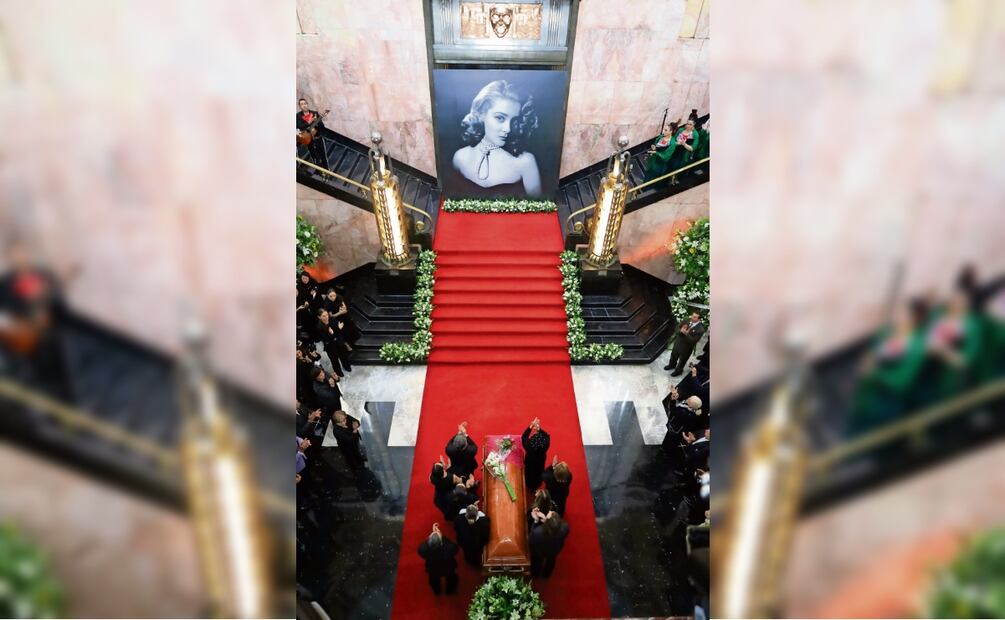 La diva regresó al mismo sitio donde se le
homenajeó en vida hace dos años. Foto: Yaretzy M. Osnaya / EL UNIVERSAL