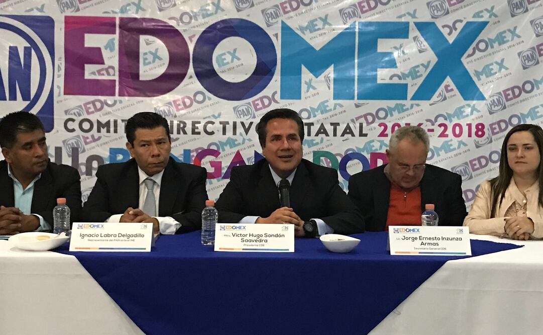 Víctor Hugo Sondón Saavedra, dirigente del PAN mexiquense, presentó a Ignacio Labra Delgadillo como nuevo representante del blanquiazul ante el INE. (Foto: Rebeca Jiménez Jacinto)