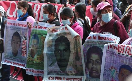 VIDEO. Mitin en FGR por caso Ayotzinapa termina en enfrentamiento con policías; reportan 11 elementos heridos
