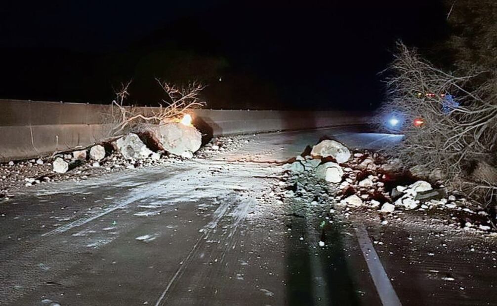 En Colima, las autoridades reportaron un deslave en el tramo de La Salada, sobre la autopista Colima-Manzanillo. Foto: Especial (13/01/2025)