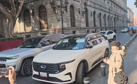 Senadores de Morena piden estacionarse en lugar prohibido; dirigen carta a Pablo Vázquez para no ser infraccionados