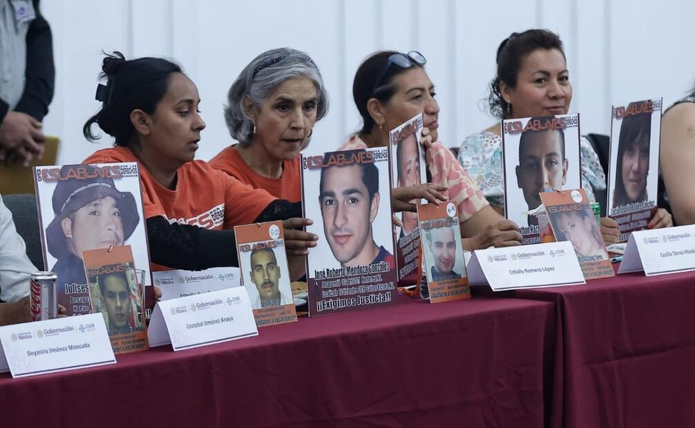 Rosa Icela Rodríguez encabezó la mesa de diálogo sobre la agenda de desaparición y búsqueda de personas con colectivos en el Hotel Ejecutivo. Foto: Fernanda Rojas/ EL UNIVERSAL