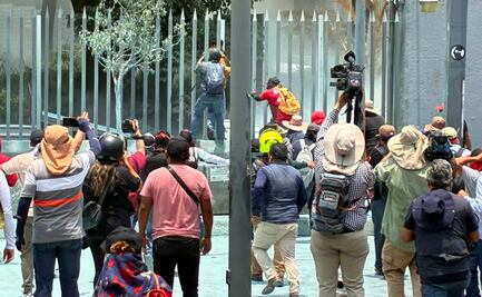 CNTE levanta plantón de la SEP tras tirar rejas y hacer pintas; sigue aquí el minuto a minuto