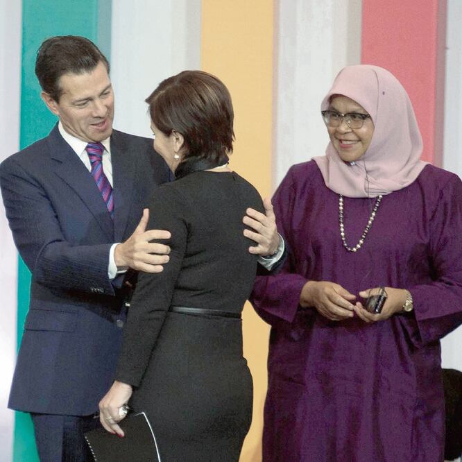 El presidente Enrique Peña Nieto, Rosario Robles y la directora ejecutiva de ONU-Hábitat, Maimunah Mohd Sharif. Foto: ILSE HUESCA. CUARTOSCURO
