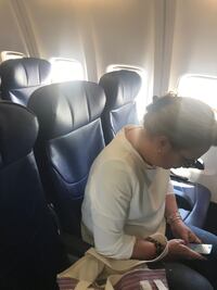 Retrasan avión por esperar a titular de Semarnat