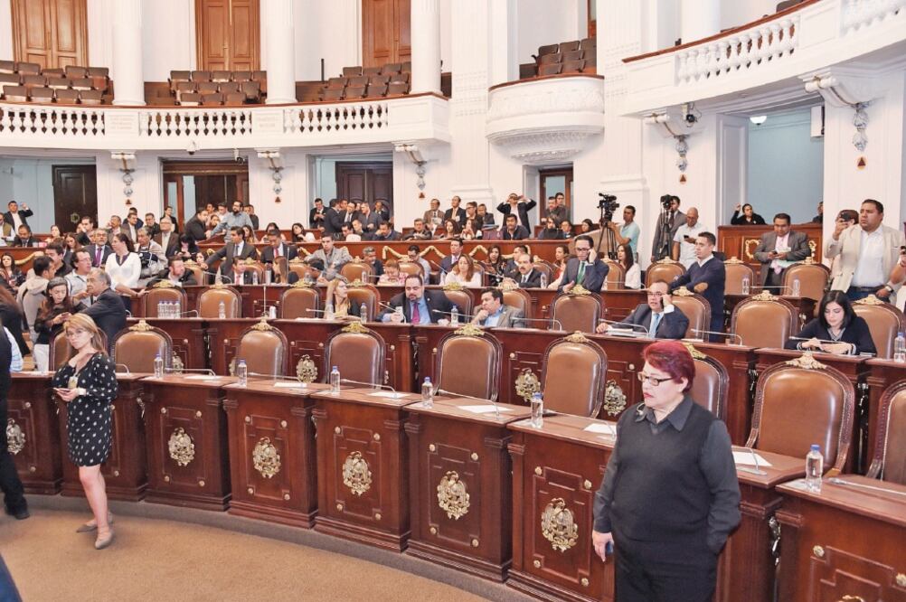 Desde las 9:55 de la mañana se escuchó el tradicional timbre de llamado para los diputados locales, hubo pase de lista y la asistencia fue mayúscula, pero al momento de la votación, los asambleístas de Morena se habían retirado. Foto: ESPECIAL
