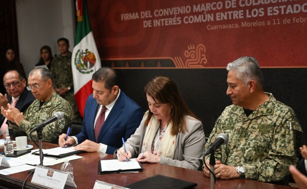Firman convenio gobernadores de Puebla y Morelos para reforzar seguridad en límites territoriales. Foto: Especial