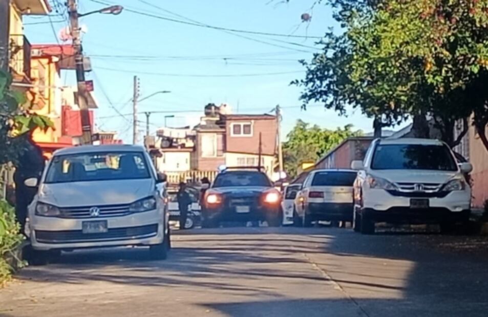 Motosicarios matan a balazos a subdirectora de primaria y dejan herido a un niño en Veracruz: VIDEO
