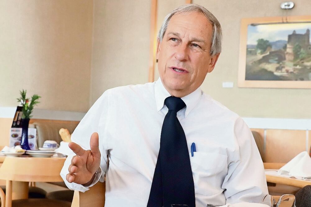 Enrique Cárdenas Sánchez, aspirante de la coalición PAN-PRD-MC a la gubernatura de Puebla. 