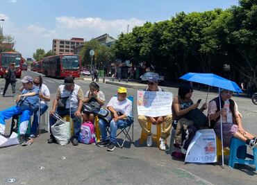 Personas con discapacidad visual protestan en la Cuauhtémoc; exigen restitución de permisos para trabajar en el Metro