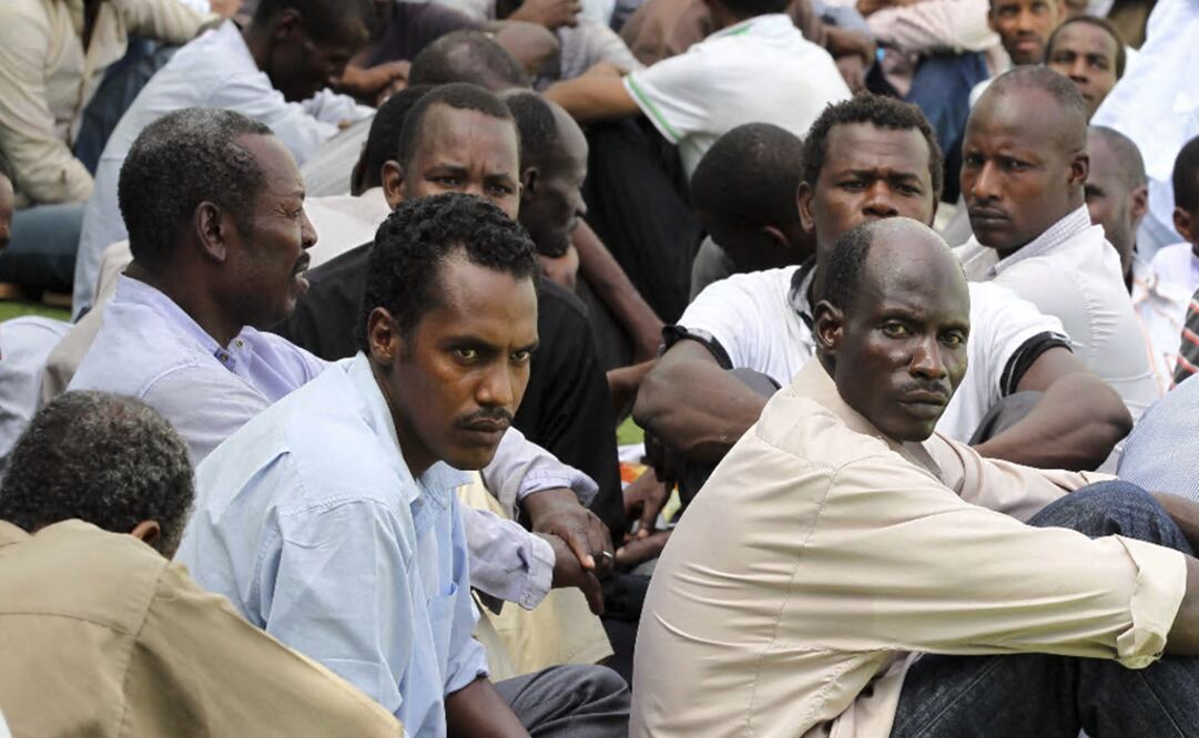 Men suspected of being mercenaries for Muammar Gaddafi, the deposed leader of Libya, are being held in a sports center in Tripoli, Libya - Photo: Mohamed Messara/EFE