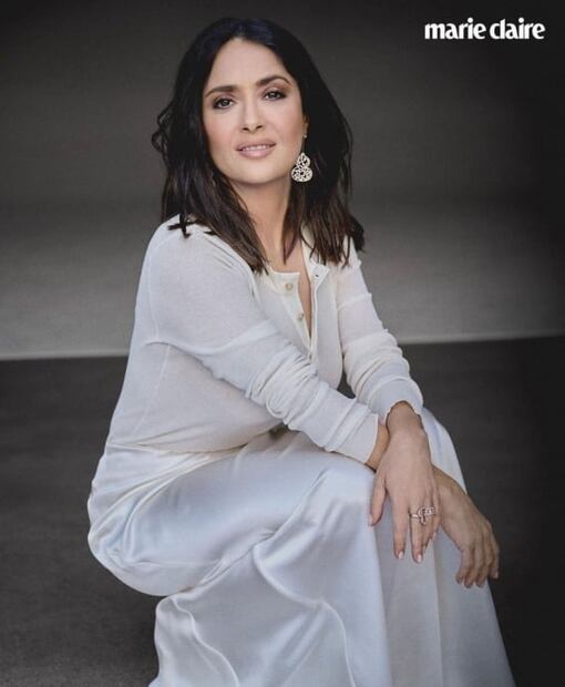 Salma Hayek deslumbra en delicado vestido lencero con corset