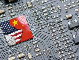 China tacha de "intimidatoria" advertencia de EU contra uso de sus chips; acusa que afecta suministro mundial de semiconductores