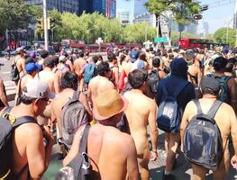 Día al Desnudo en la CDMX; "Encuerados" se quitan la ropa para visibilizar su estilo de vida y dejar atrás los tabúes