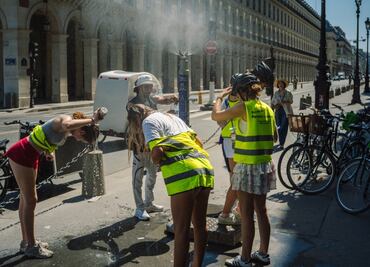 Ola de calor pone en alerta roja a París; cierran escuelas en Europa por altas temperaturas
