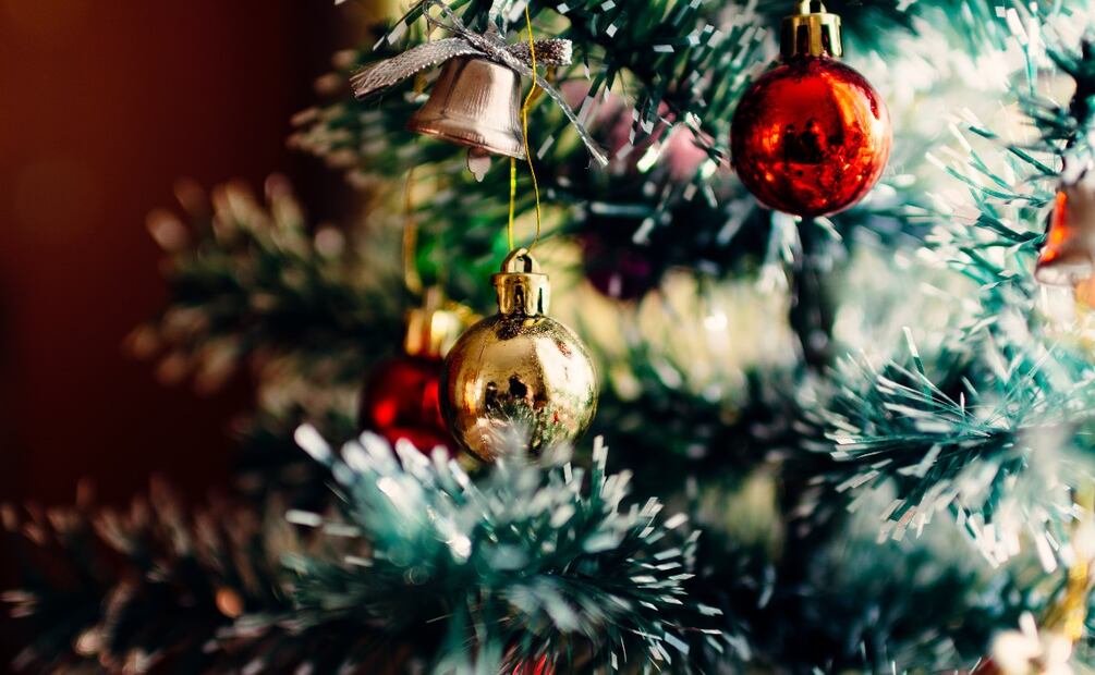 Árbol de Navidad con esferas. / Foto: Unsplash