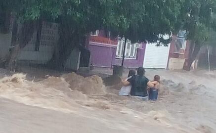 Buscan en ríos a tres mujeres arrastradas por la corriente en Culiacán