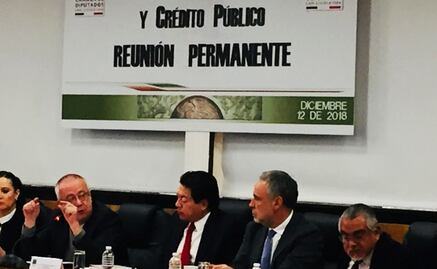 "Recompra de bonos no tendrá impacto presupuestal", afirma Carlos Urzúa a diputados