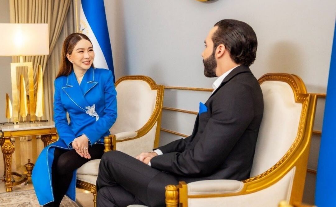 Pese a su rechazo a la población trans, el presidente de El Salvador, Nayib Bukele, debió reunirse en octubre pasado con la transgénero tailandesa Jakapong Anne Jakrajutatip, operada para reasignación de sexo, dueña de Miss Universo y activista por los derechos trans. Foto: Tomada de la cuenta de Jakapong Anne Jakrajutatip en X