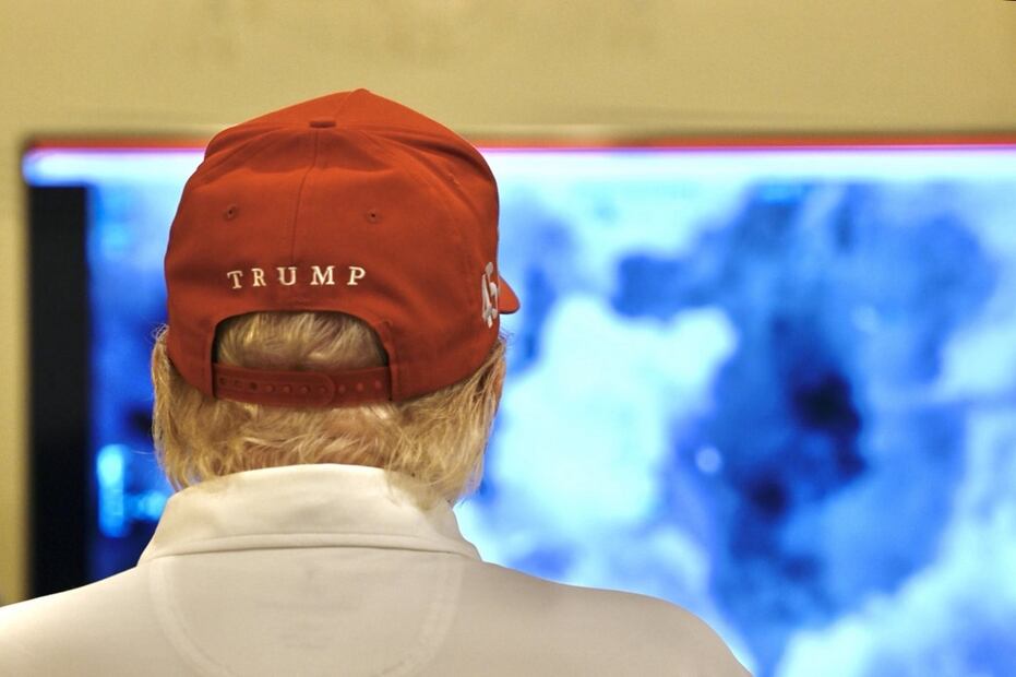 El presidente estadounidense Donald Trump revisa la operación en Yemen. Foto: tomada de X de la Casa Blanca