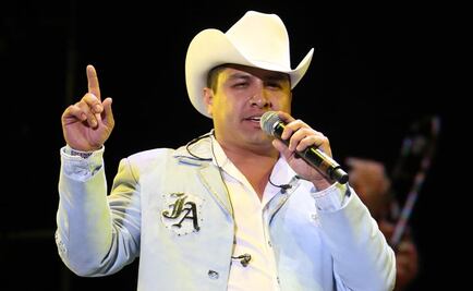 Julión Álvarez regresa a los escenarios tras accidente