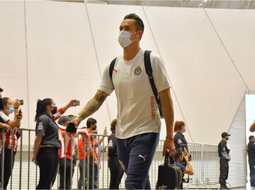 Raúl Gudiño no seguirá como portero de Chivas